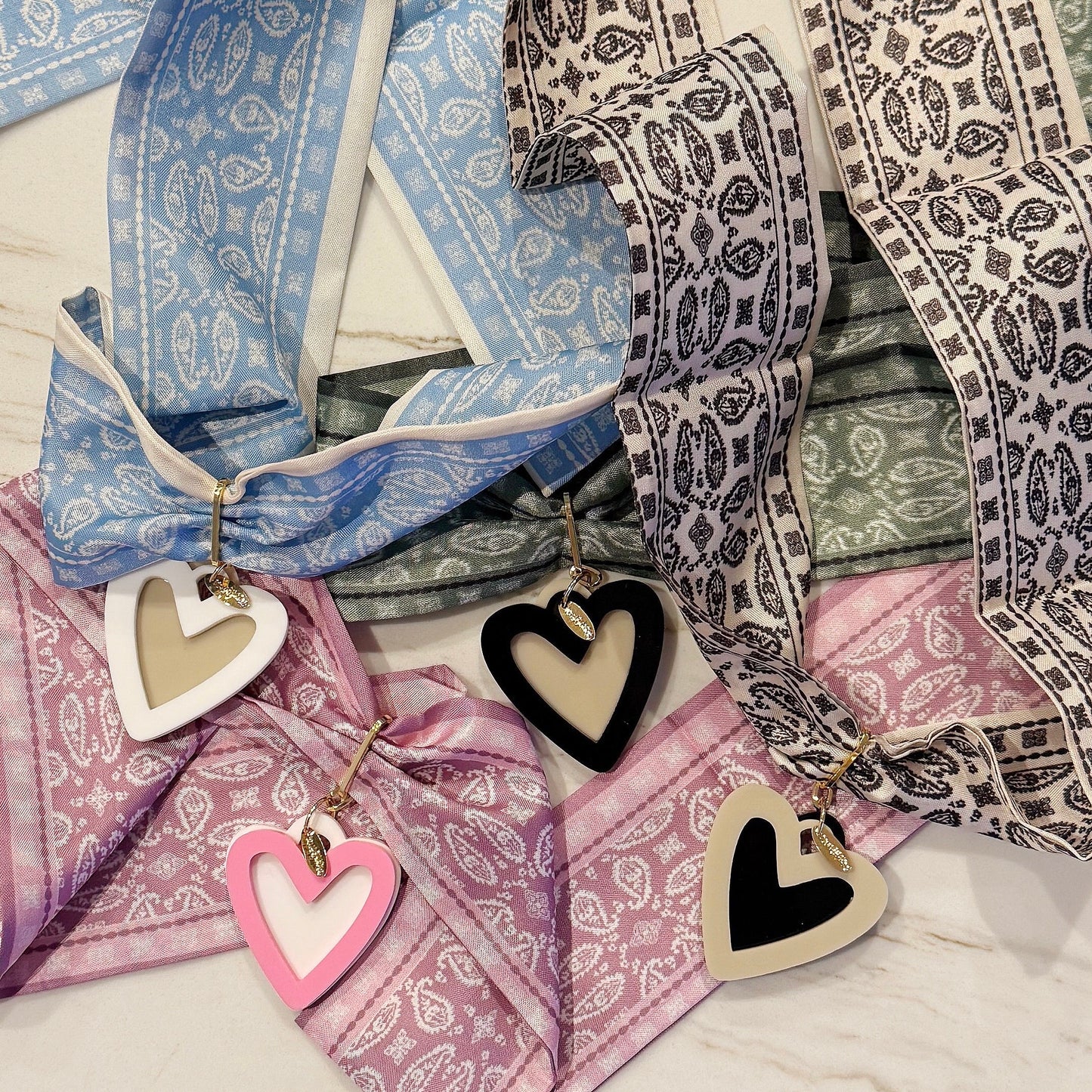 Pañoleta acrylic Necklace