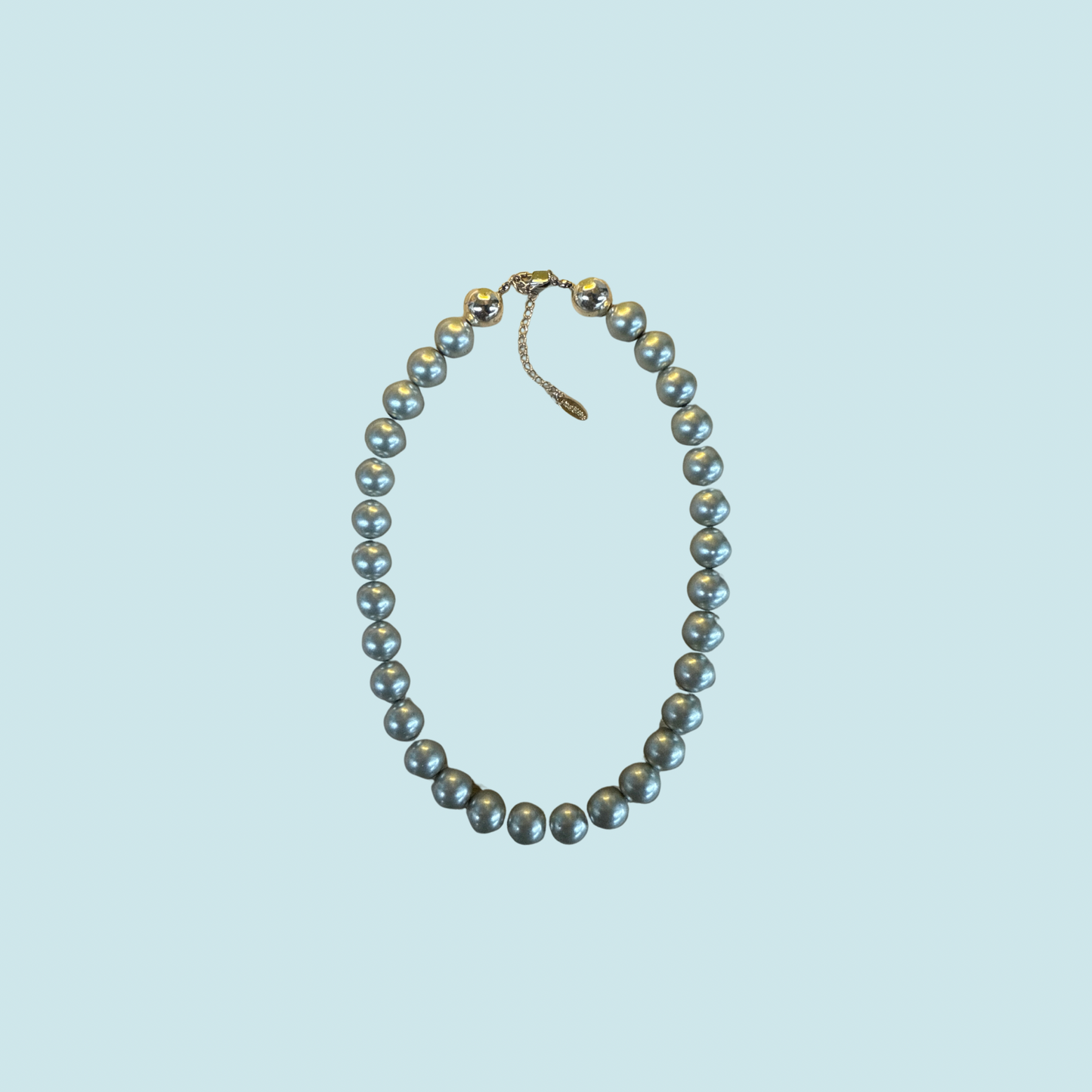 Classic pearl necklace (more colors available)