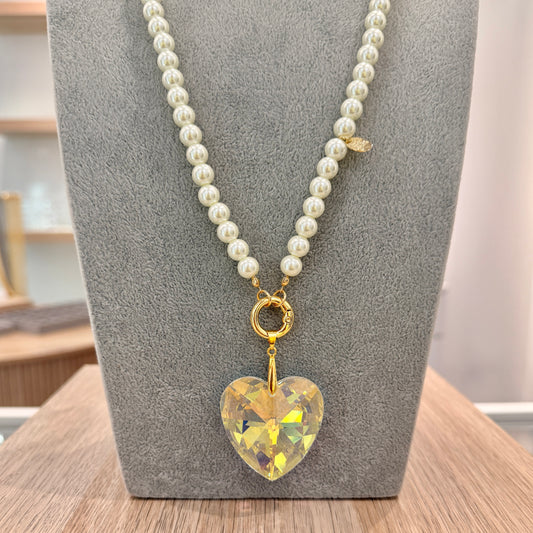 Pili necklace (more colors available)