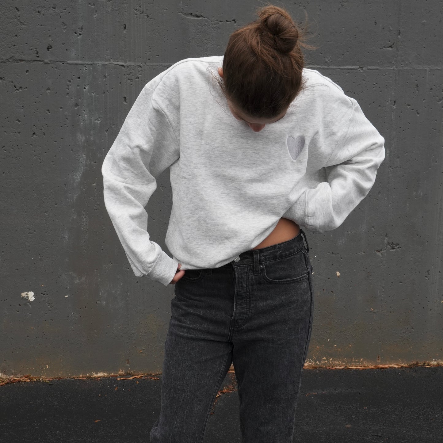 LOVE EMBROIDERY SWEATSHIRT