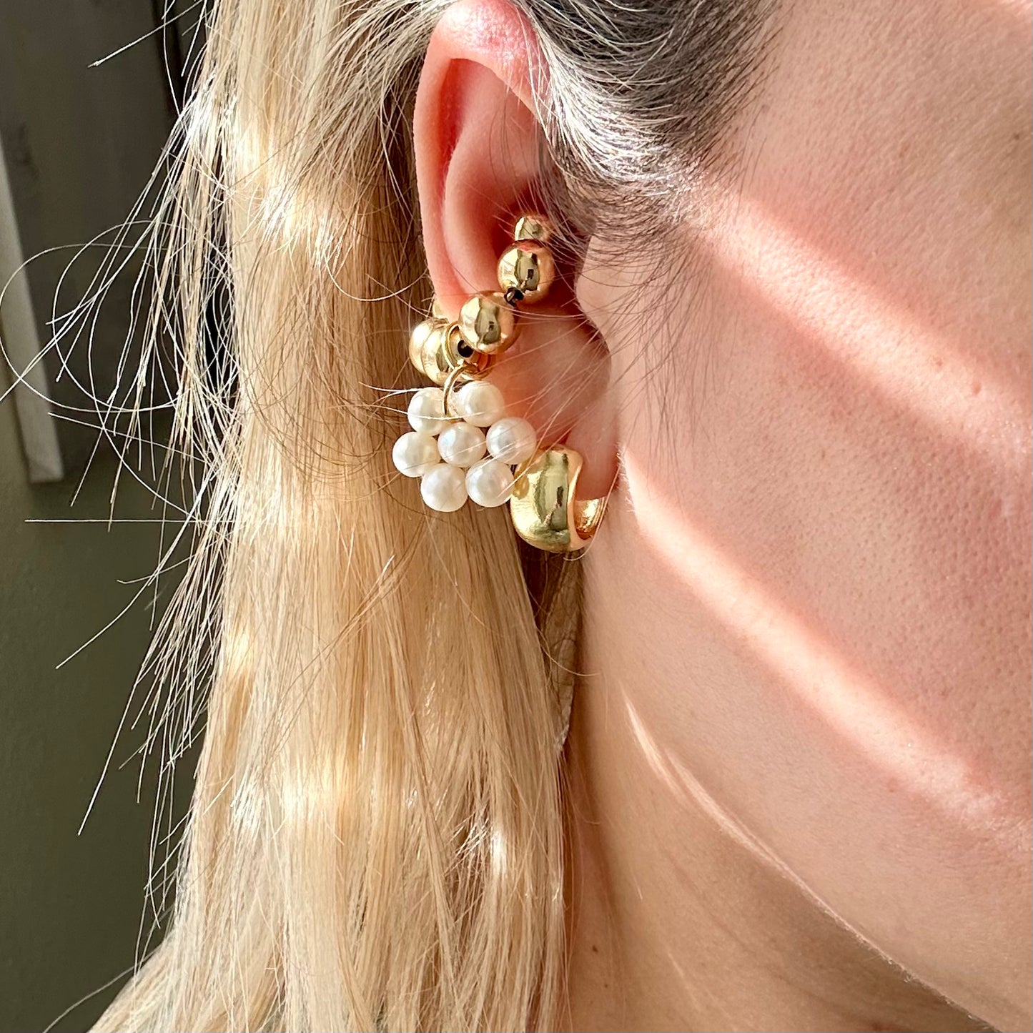 SUMMER PEARL EARCUFF