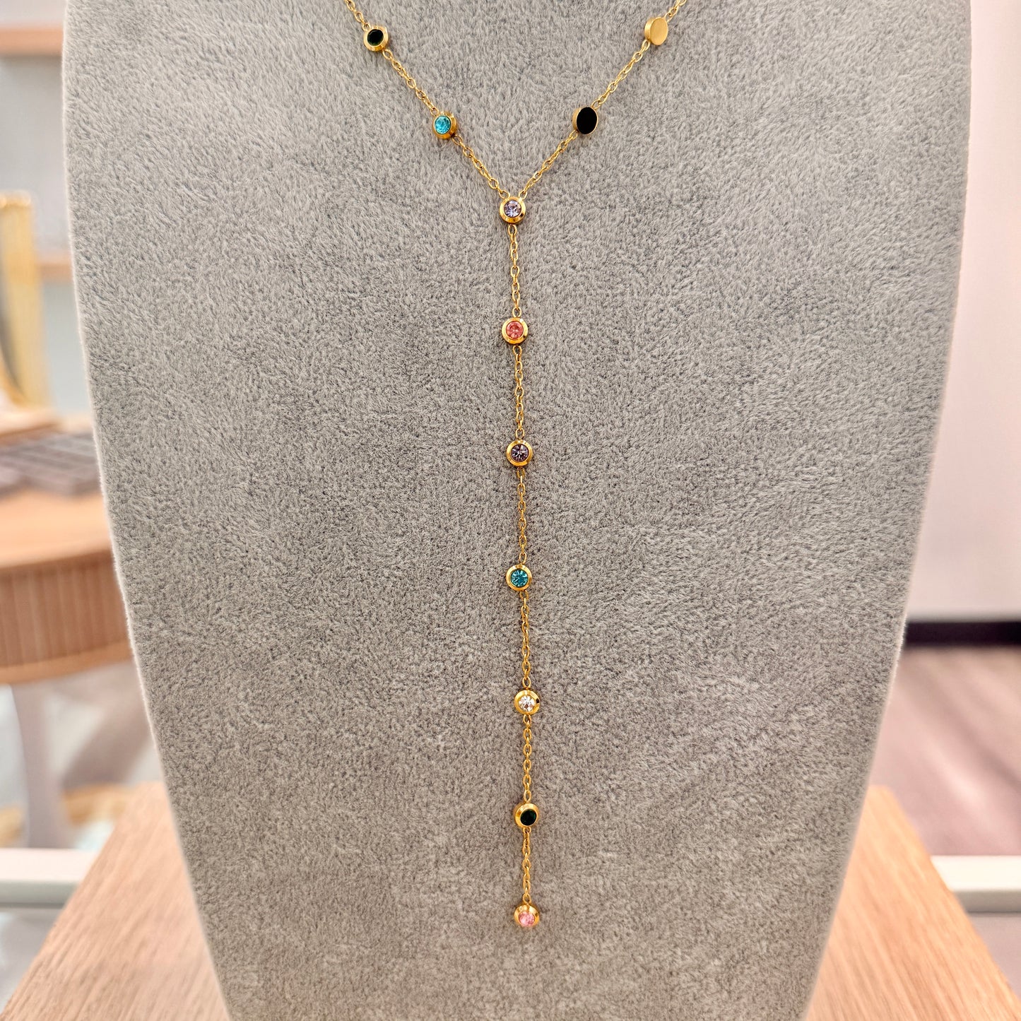 Multicolor lariat