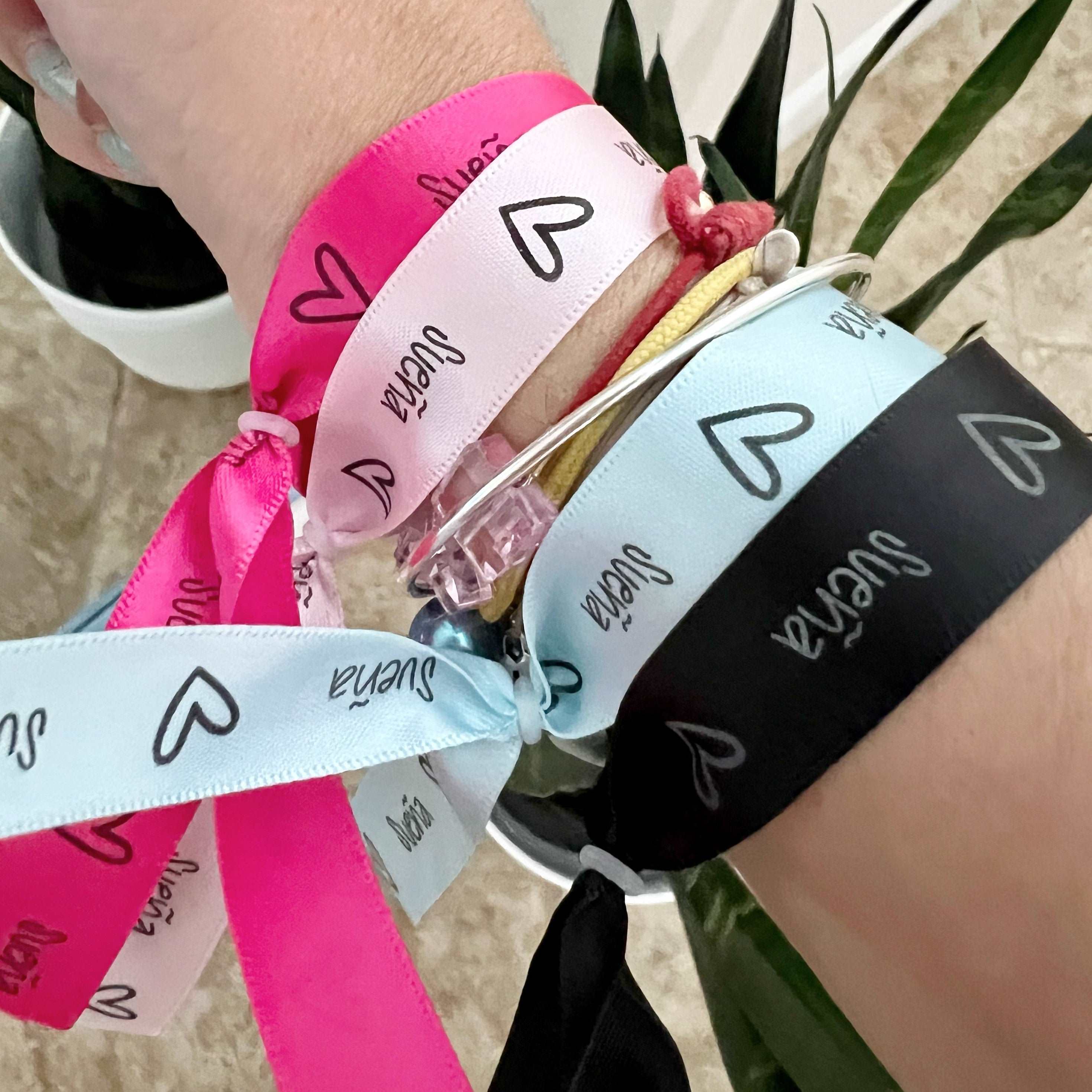 FRIENDSHIP RIBBON – MUY CHARM